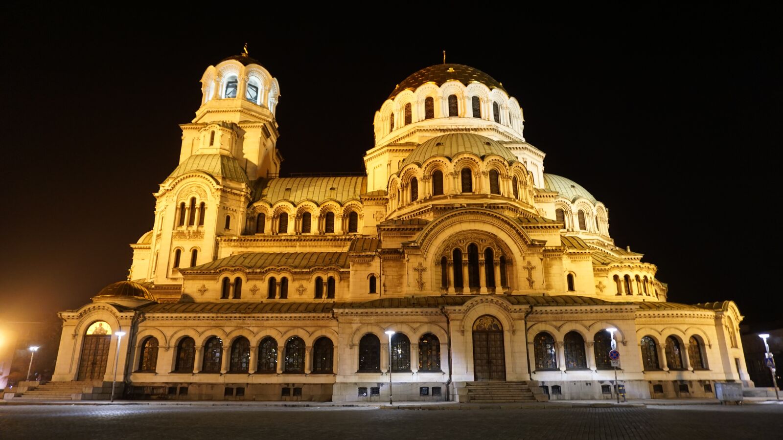 Sony a5100 sample photo. Sofia, bulgaria, cathedral photography