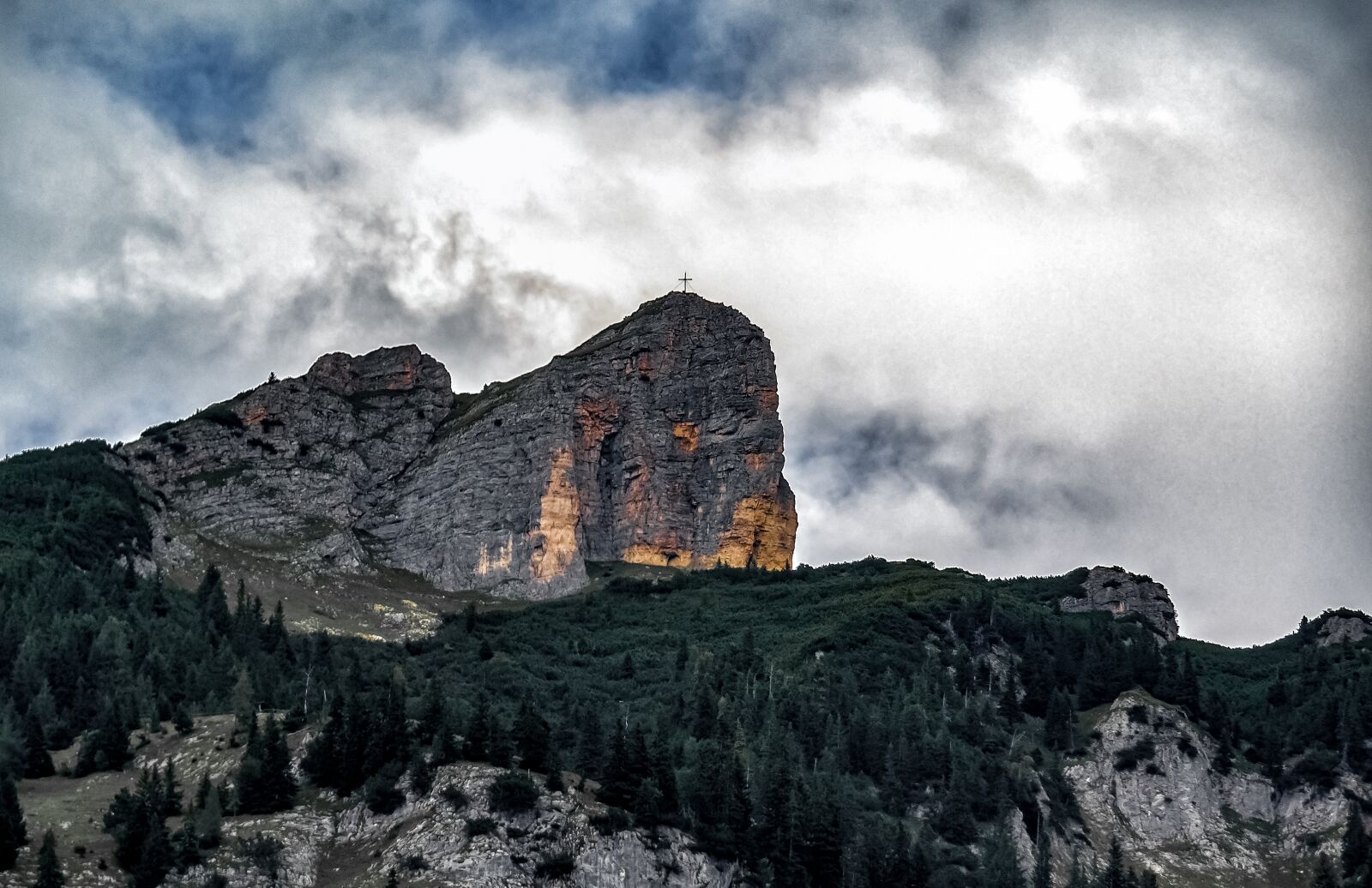 Olympus OM-D E-M10 II sample photo. Mountain, summit, landscape photography