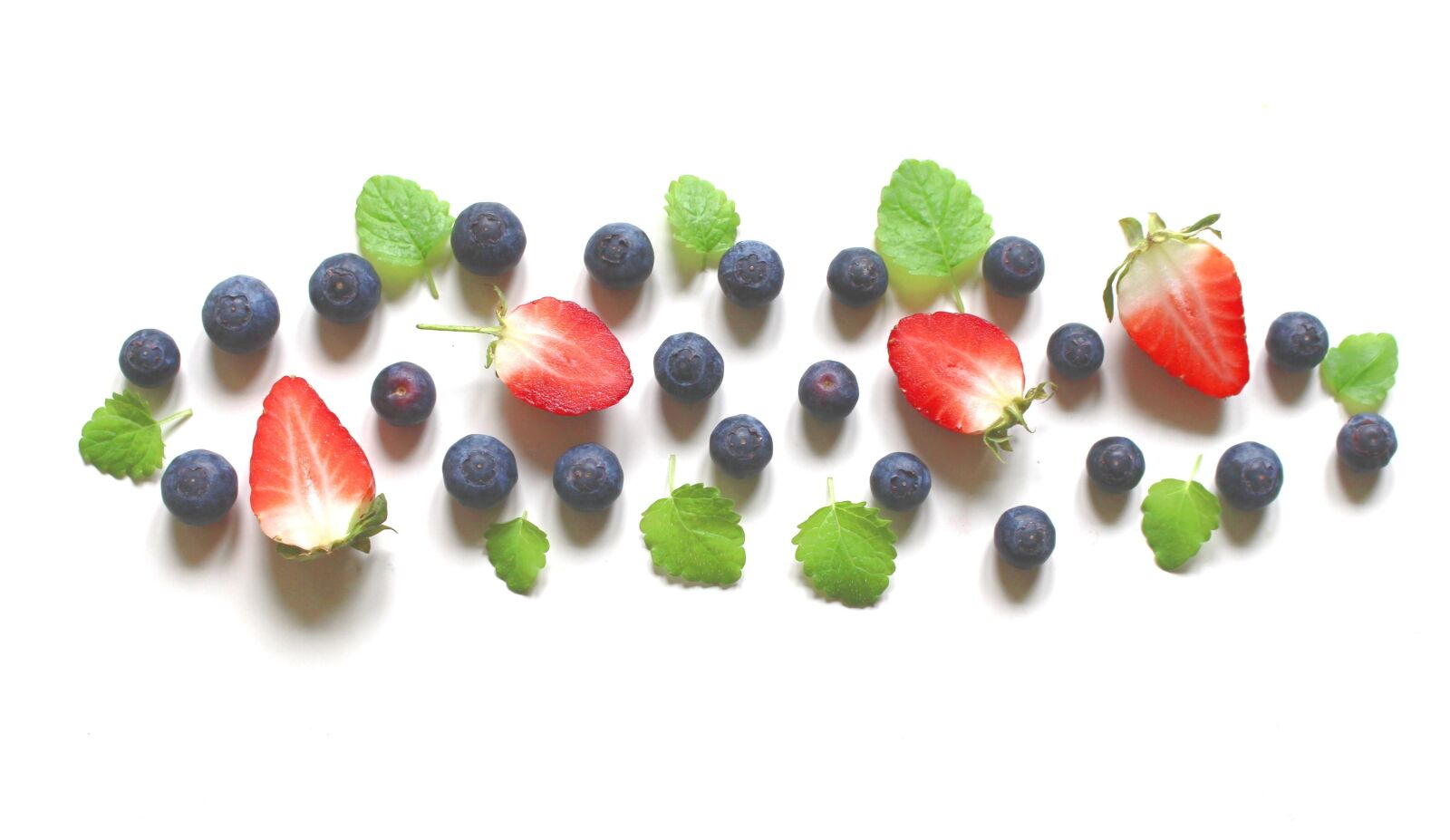 Canon EOS 700D (EOS Rebel T5i / EOS Kiss X7i) sample photo. Strawberries, blueberries, berries photography