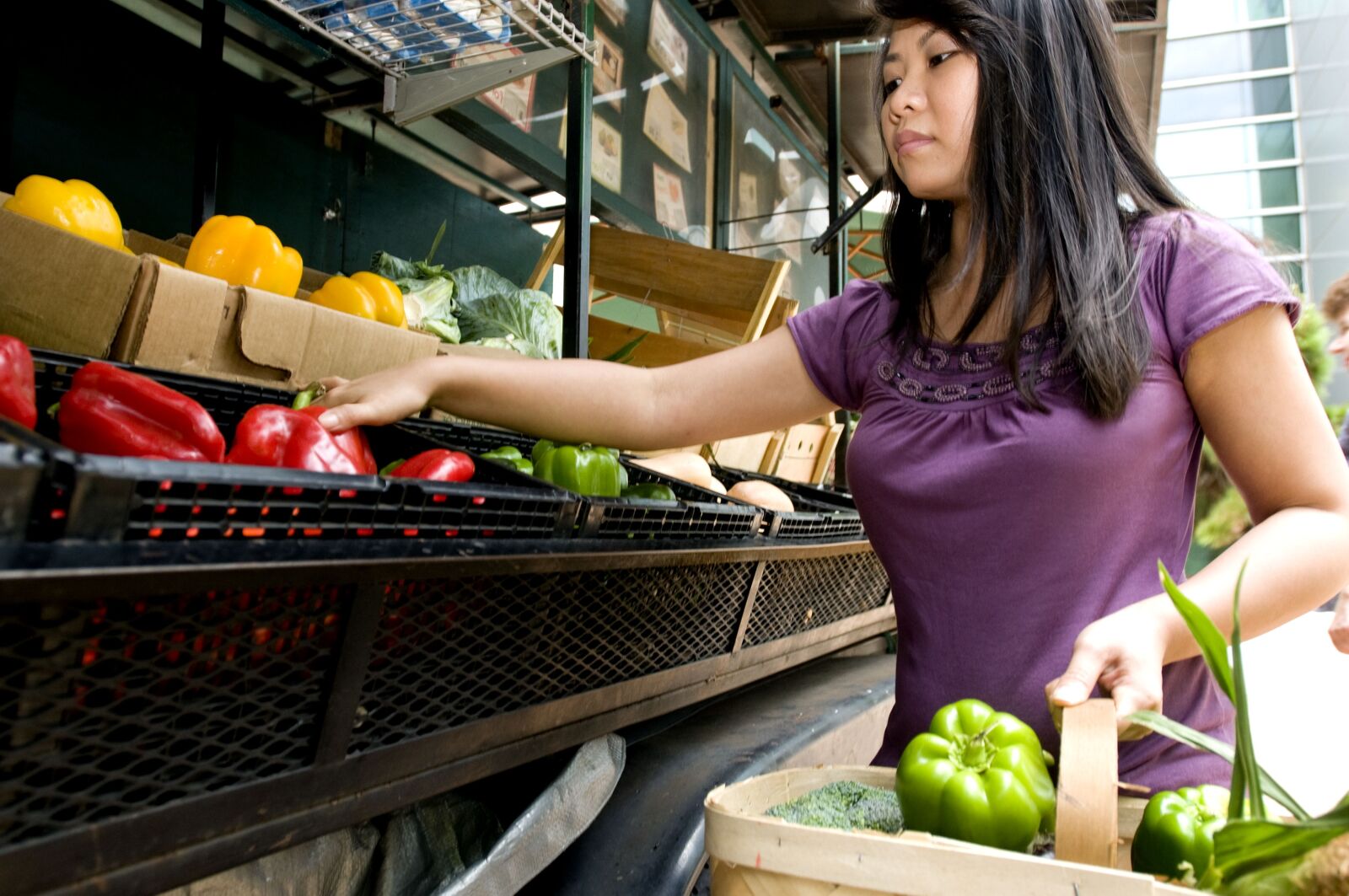 Nikon D300 sample photo. Woman, picking, bright red photography