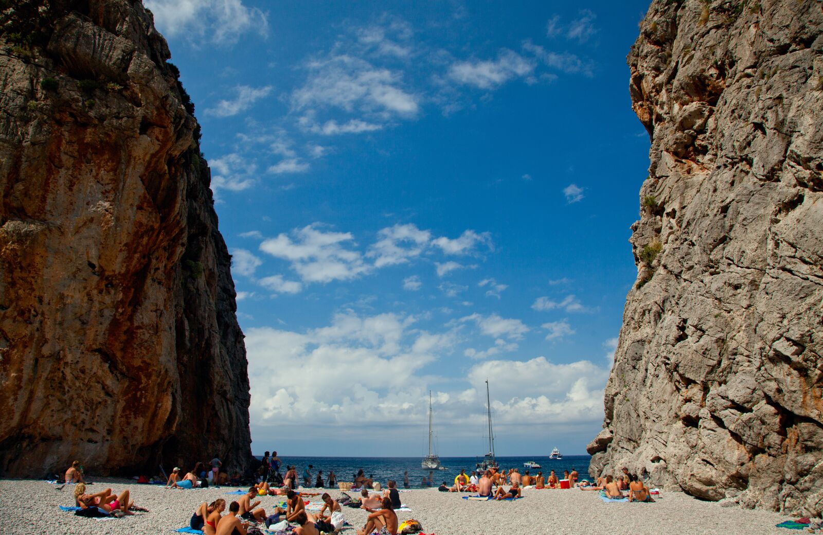 Canon EOS 5D Mark II sample photo. Mountains, sea, beach photography