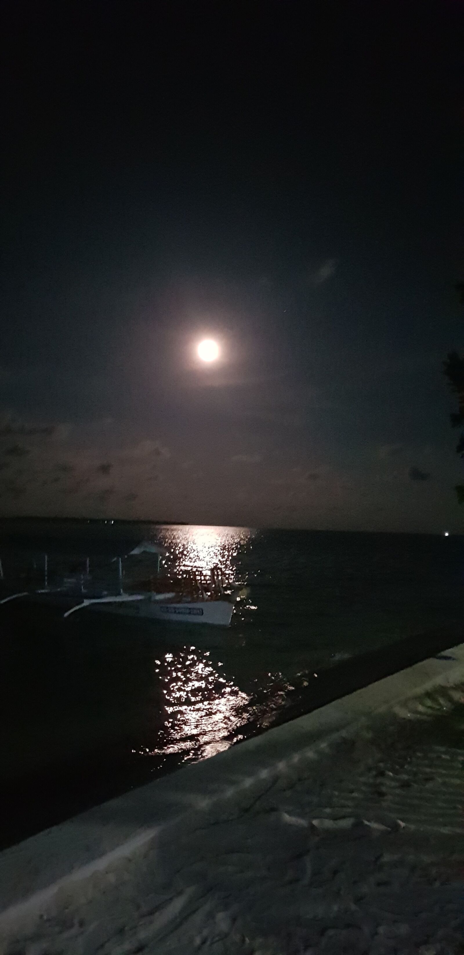 Samsung Galaxy S8 sample photo. Siargao, night beach, moonlight photography