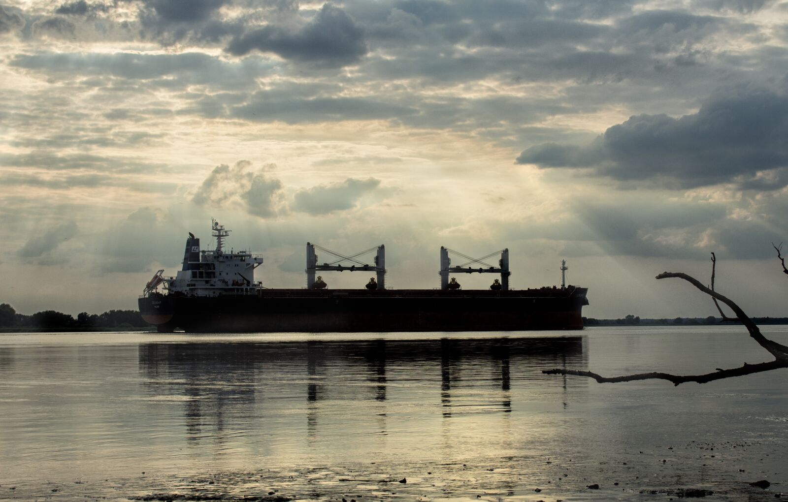 Canon EOS 700D (EOS Rebel T5i / EOS Kiss X7i) sample photo. Ship, sunset, evening photography