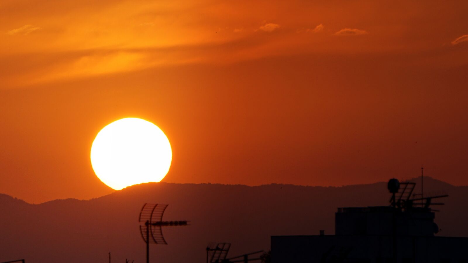 Sony E 55-210mm F4.5-6.3 OSS sample photo. Sun, alba, sky photography