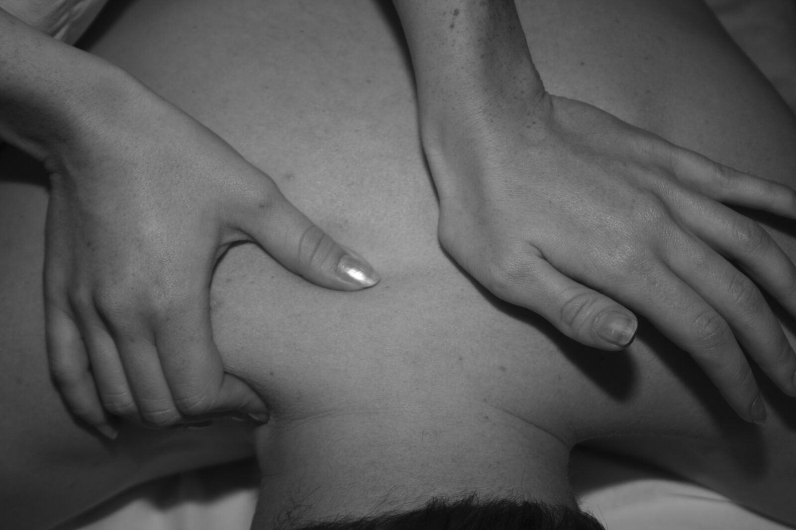 Canon EOS 300D (EOS Digital Rebel / EOS Kiss Digital) sample photo. Back pain, massage, ache photography