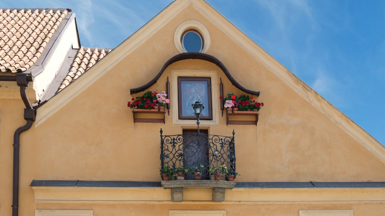 Fujifilm XF 18-55mm F2.8-4 R LM OIS sample photo. Prague, summer, sky photography