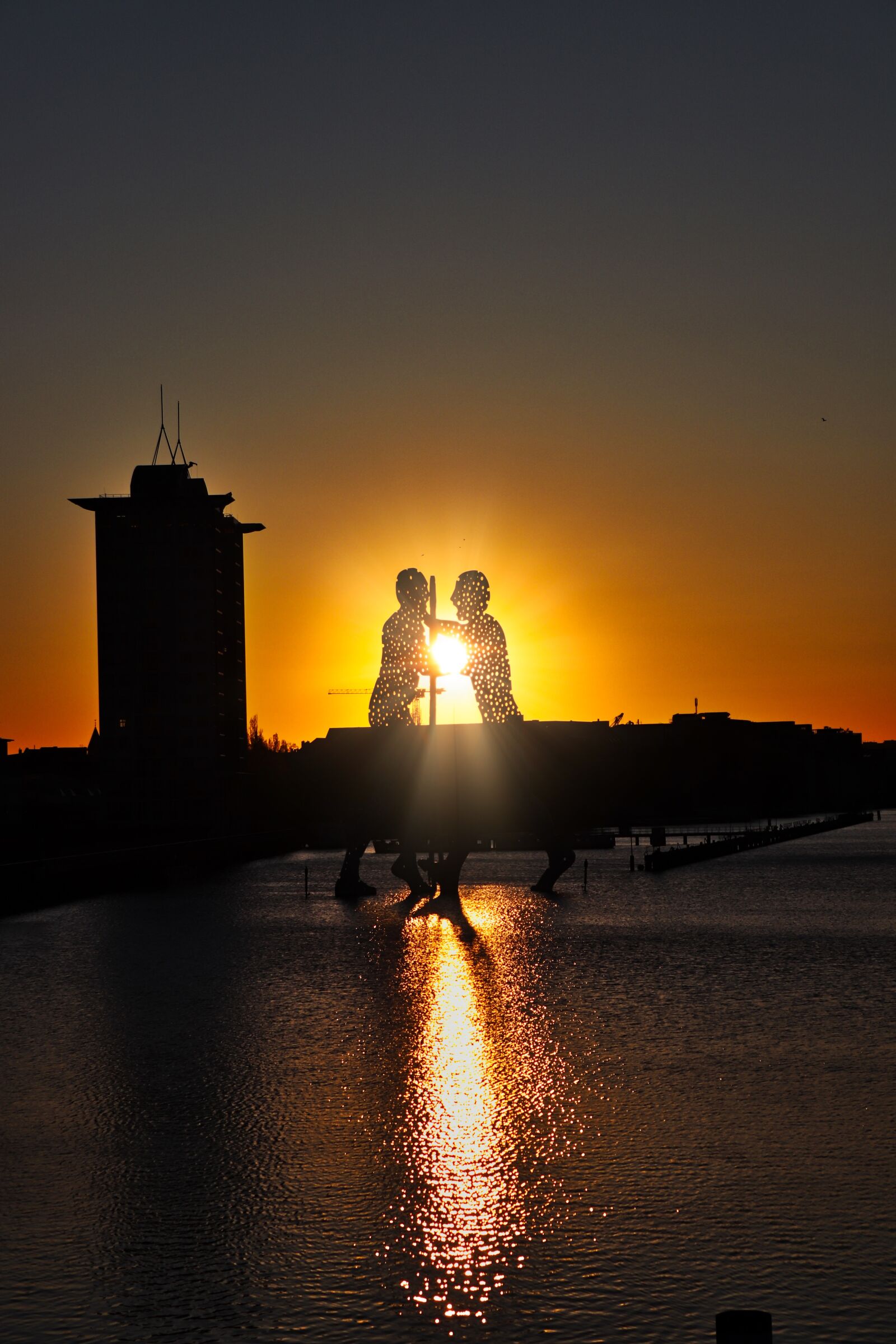 Canon EOS 200D (EOS Rebel SL2 / EOS Kiss X9) sample photo. Berlin, sunset, spree photography