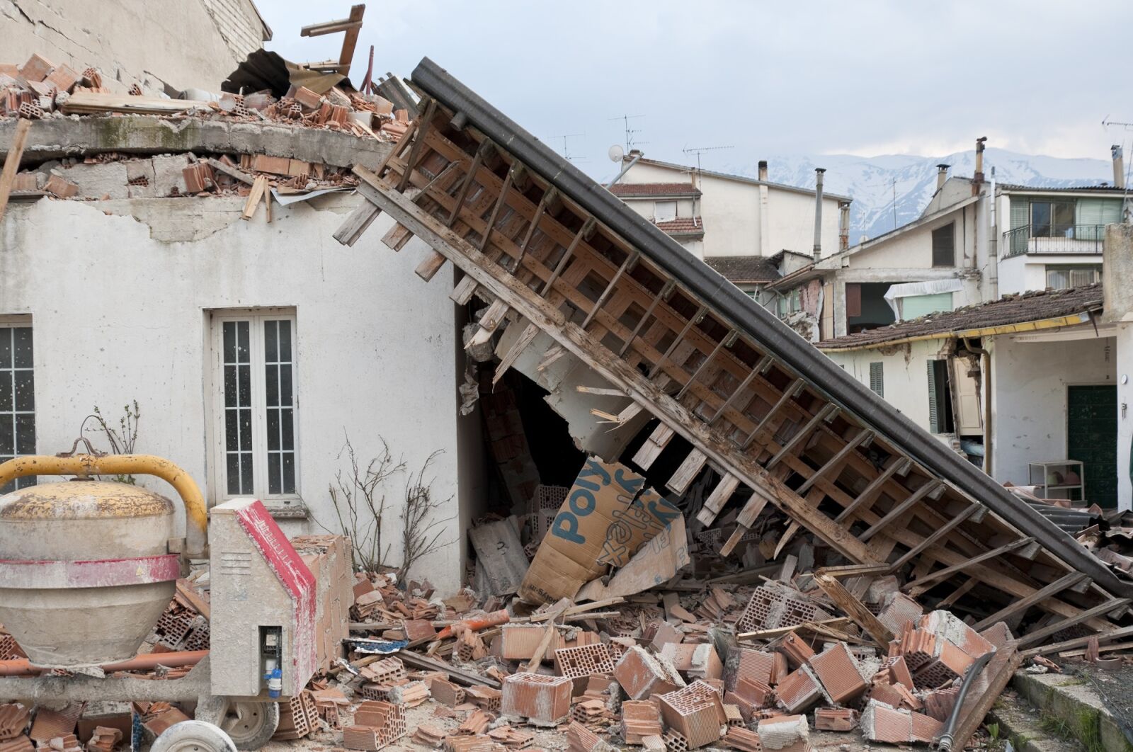 Nikon D300 sample photo. Earthquake, rubble, collapse photography