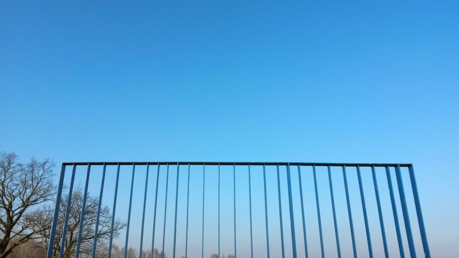 Samsung Galaxy S4 Mini sample photo. Barrier, sky photography