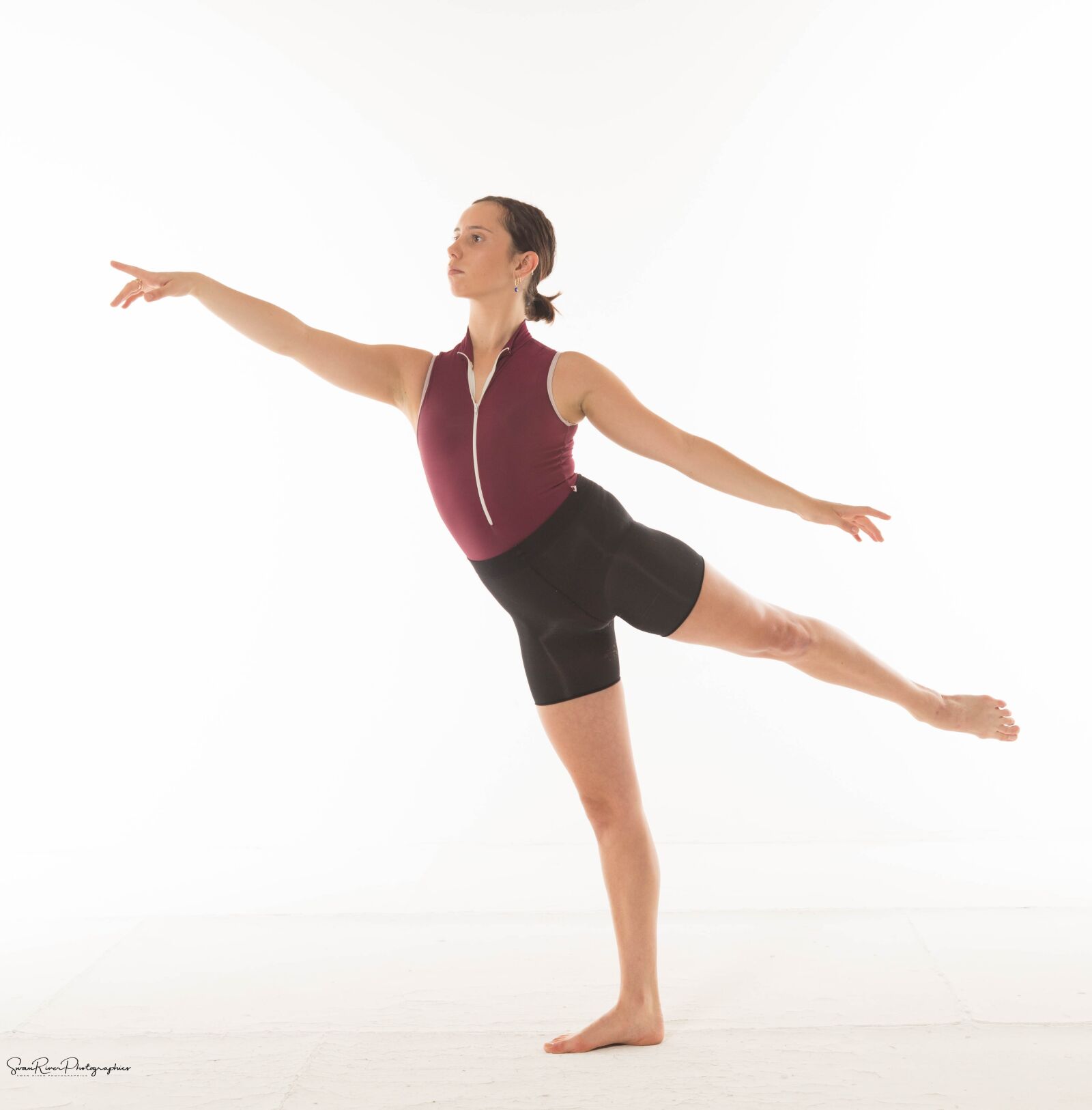Canon EF 24-105mm F4L IS USM sample photo. Dance, female, elegant photography
