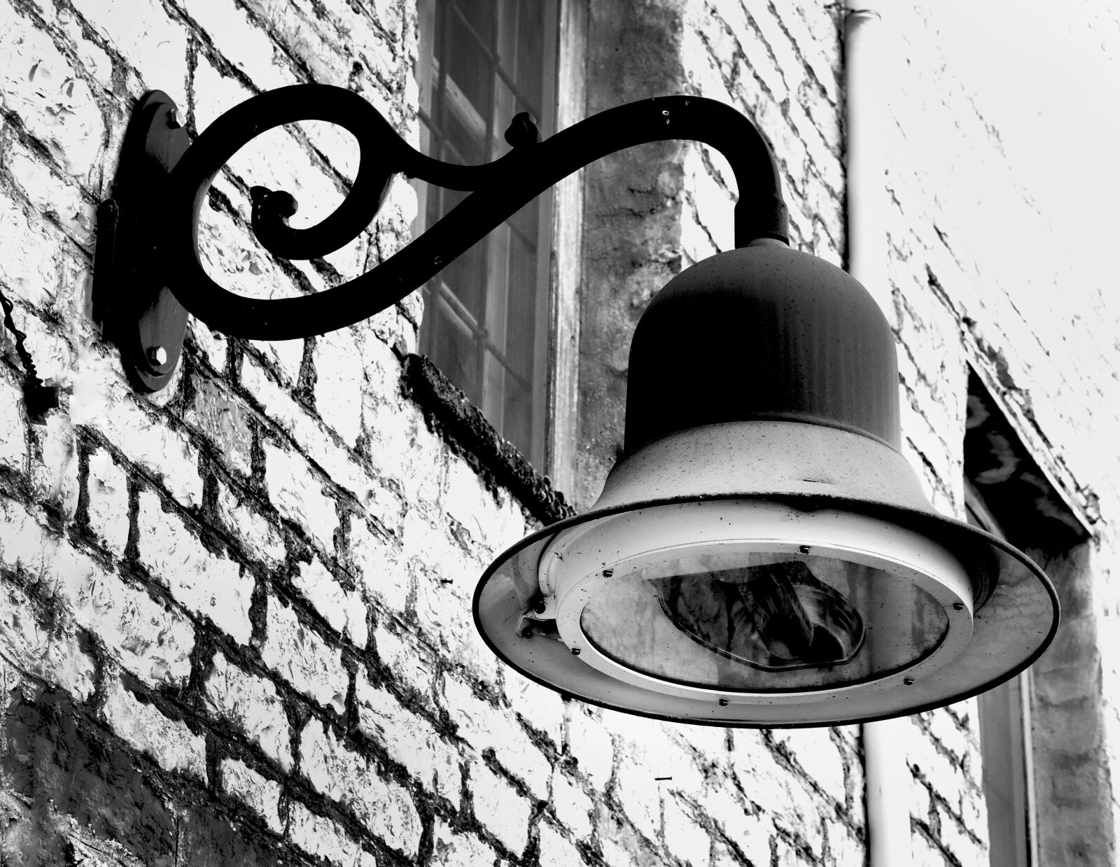 Nikon Coolpix P7800 sample photo. Lamp, stone house, path photography