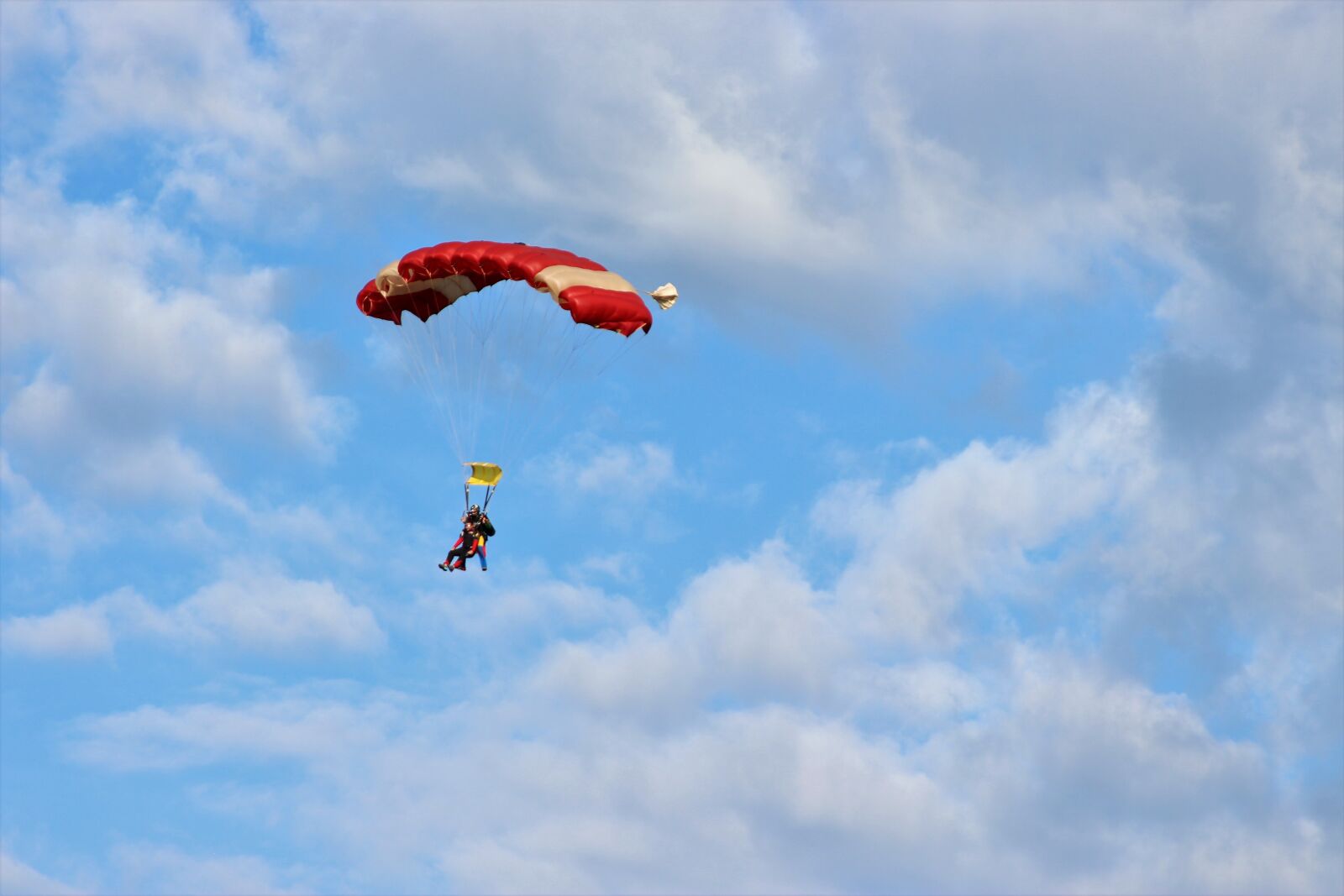 Canon EF 28-135mm F3.5-5.6 IS USM sample photo. Parachute, boituva, skydiving photography