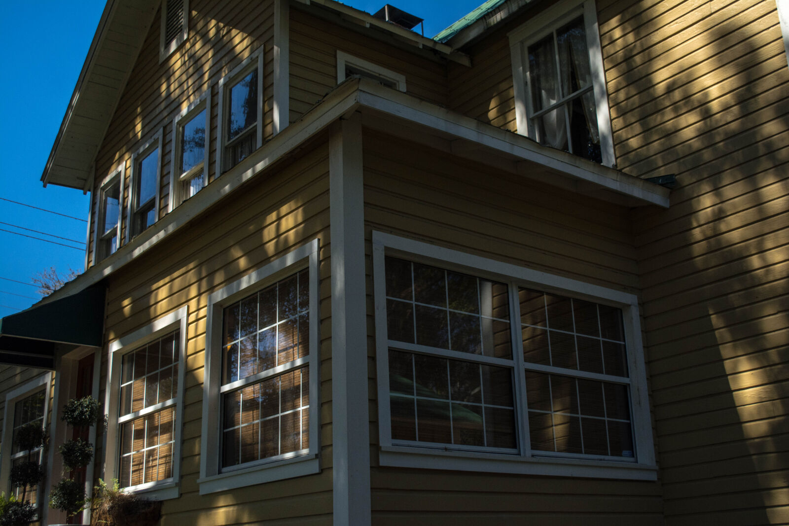 Nikon D5200 sample photo. House, yellow photography