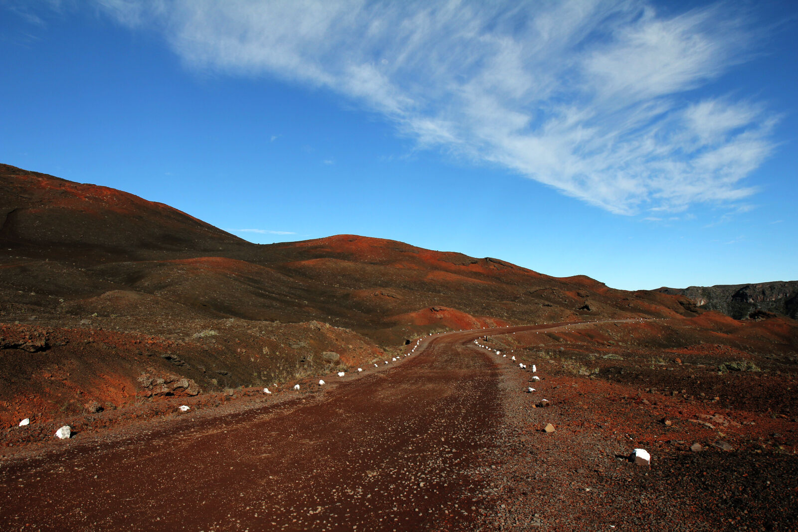 Canon EOS 550D (EOS Rebel T2i / EOS Kiss X4) sample photo. Road, sky, street, blue photography