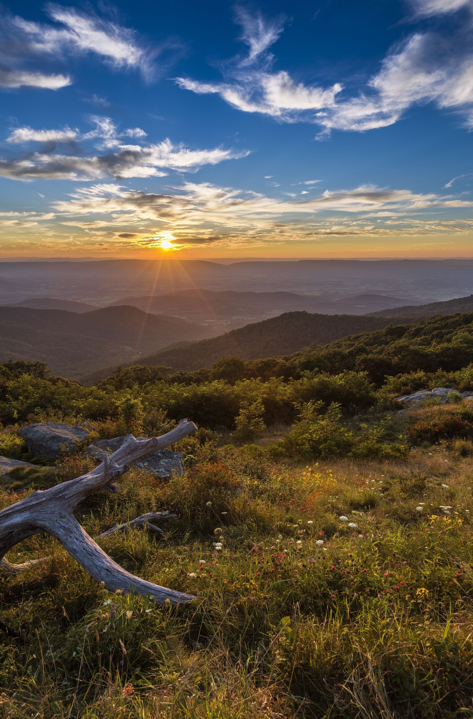 Canon EF 16-35mm F2.8L II USM sample photo. Sunset, landscape, clouds photography