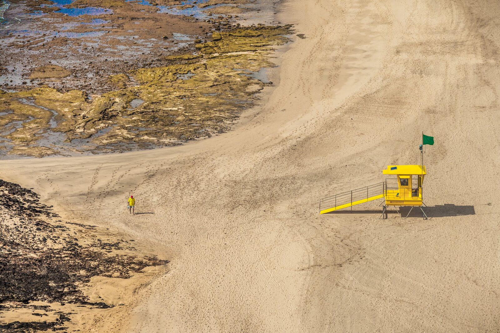 Canon EF 70-300mm F4-5.6 IS USM sample photo. Beach, yellow, sand photography