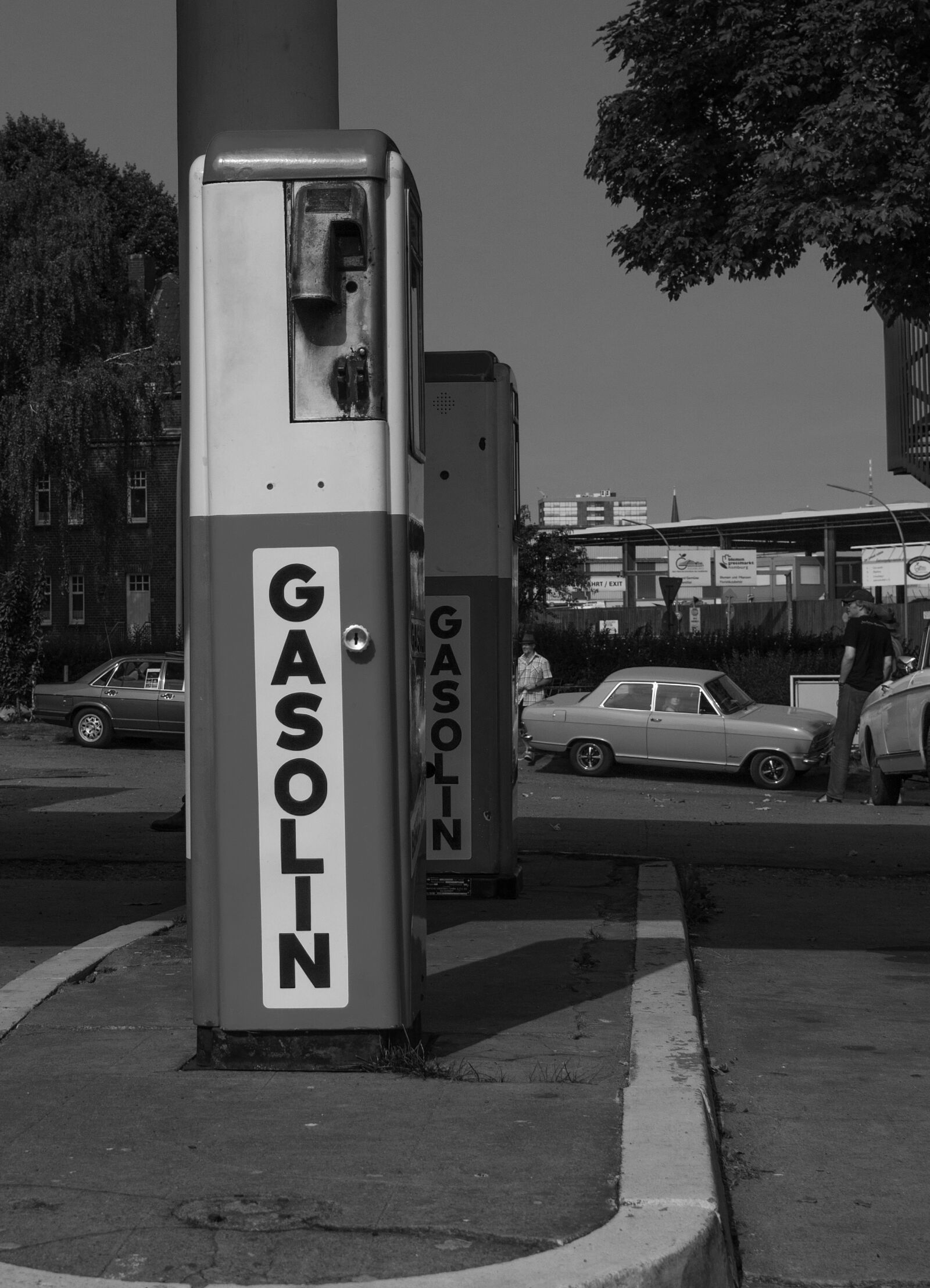 Nikon D90 sample photo. Petrol stations, retro, retro photography