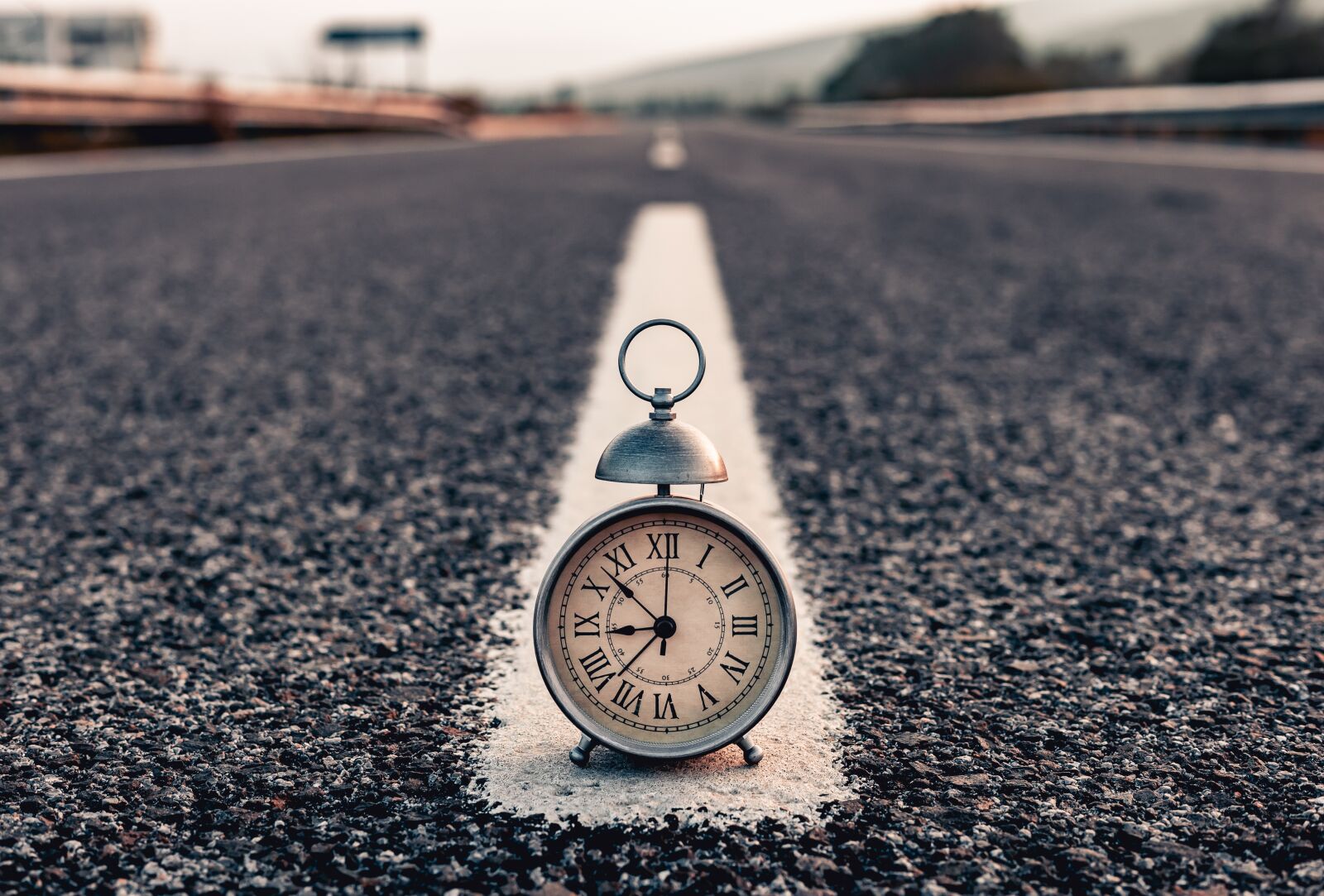 Canon EF 50mm F1.8 STM sample photo. Clock, street, morning photography