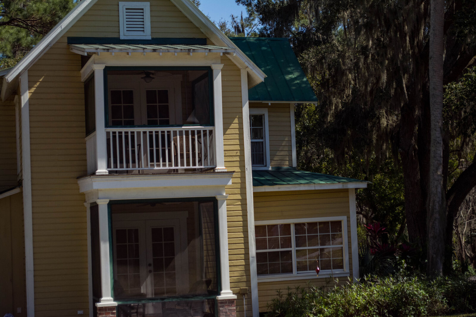 Nikon D5200 sample photo. House, yellow photography