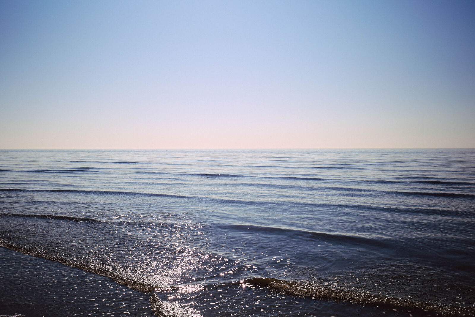 Canon EF 16-35mm F4L IS USM sample photo. Beach, blue, sky, water photography