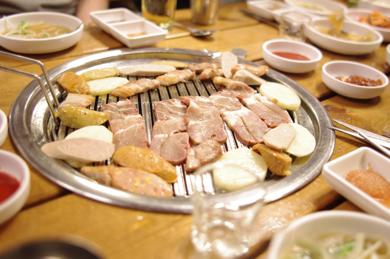 Pentax K-x sample photo. Dining together, meat, pork photography