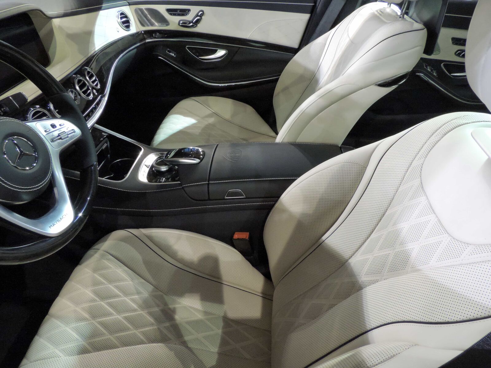 Nikon Coolpix P520 sample photo. Car seat, expensive, steering photography
