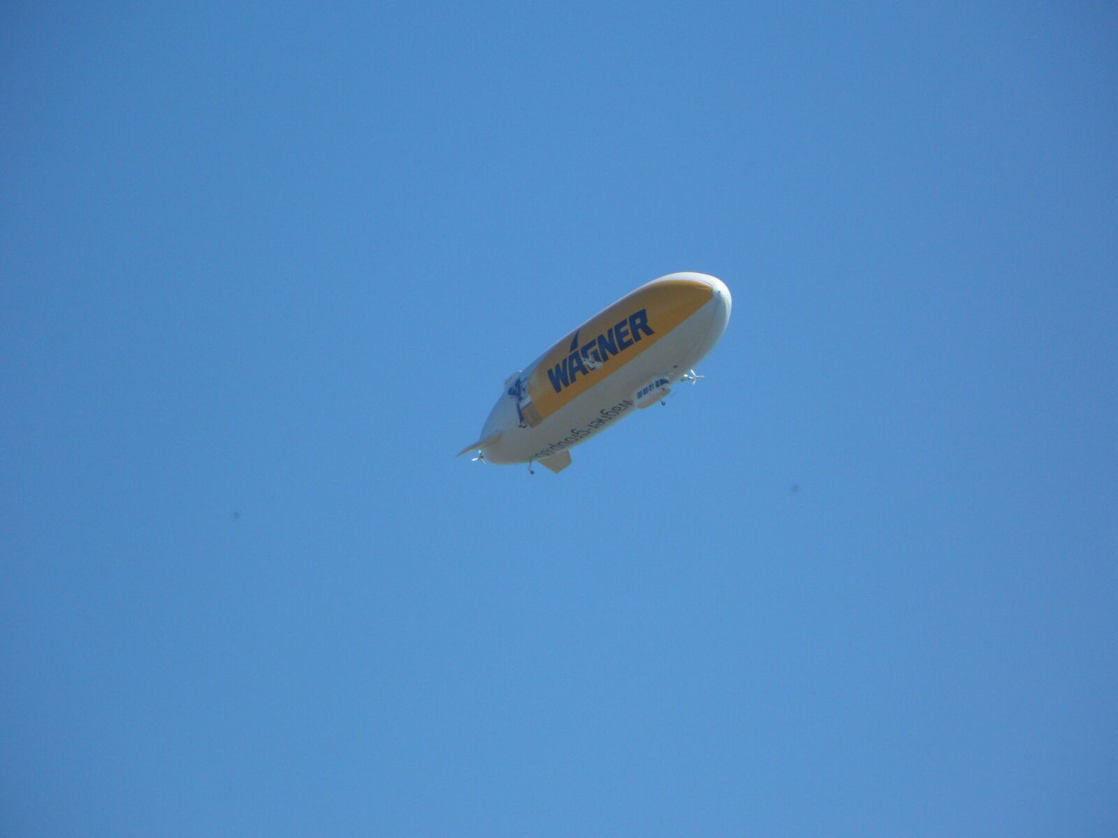 Samsung VLUU WB210, SAMSUNG WB210 sample photo. Zeppelin, airship, float photography