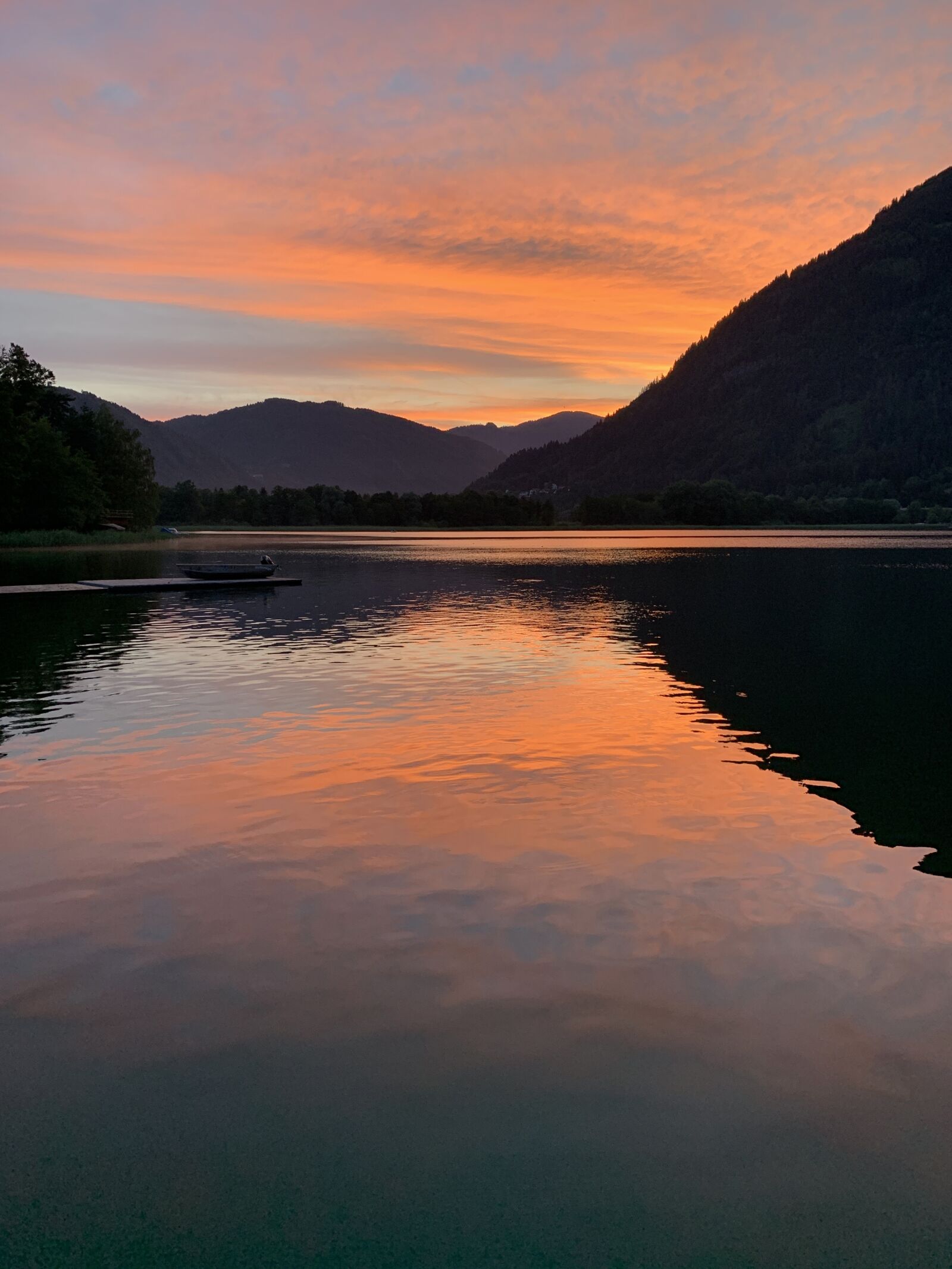Apple iPhone XR sample photo. Lake, sunset, landscape photography