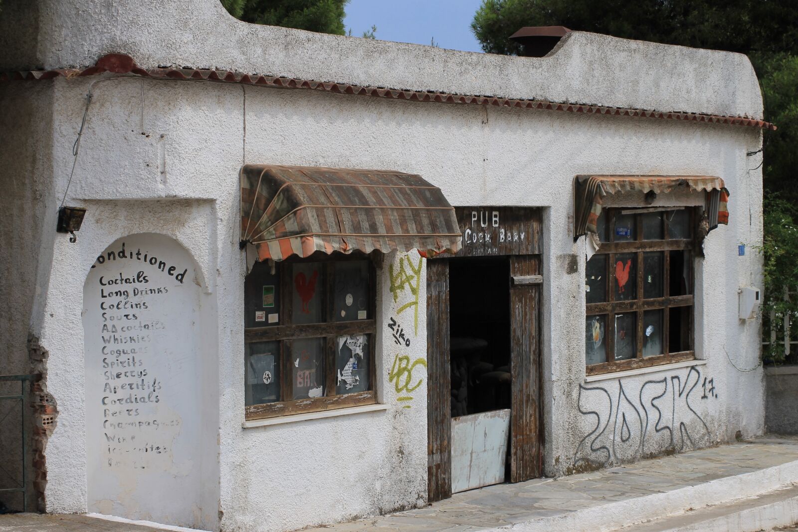 Canon EOS 1100D (EOS Rebel T3 / EOS Kiss X50) sample photo. The abandoned, old, pub photography