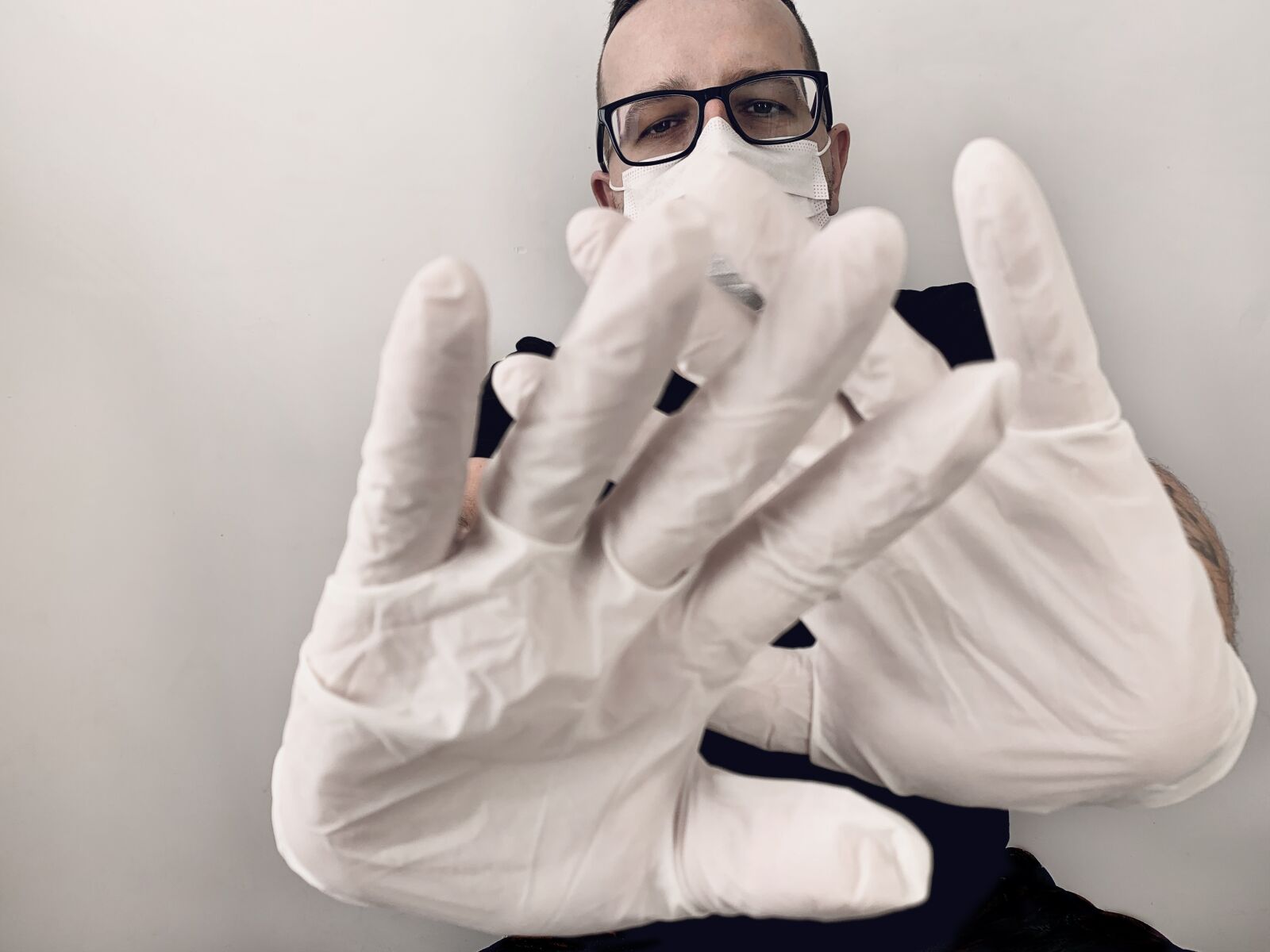 iPhone XS back dual camera 4.25mm f/1.8 sample photo. Man, gloves, mask photography