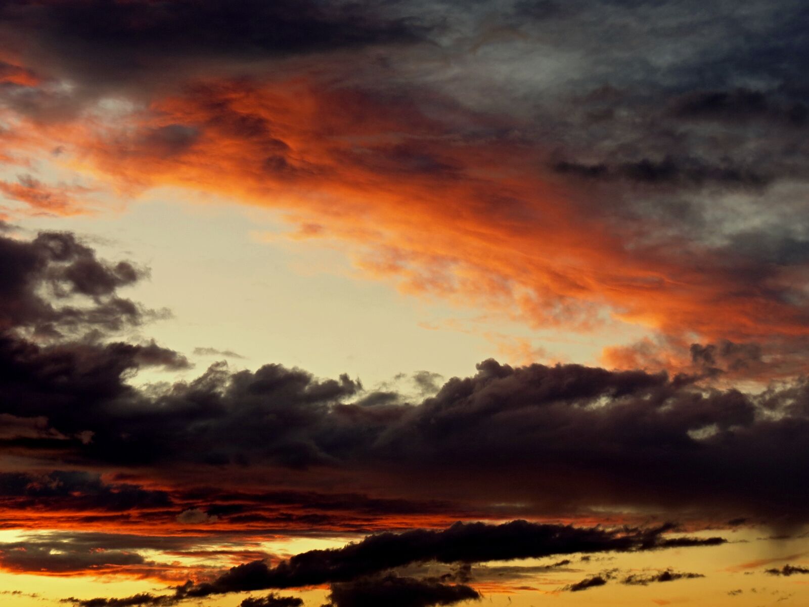 Canon PowerShot SX40 HS sample photo. Wolkenspiel, evening sky, twilight photography