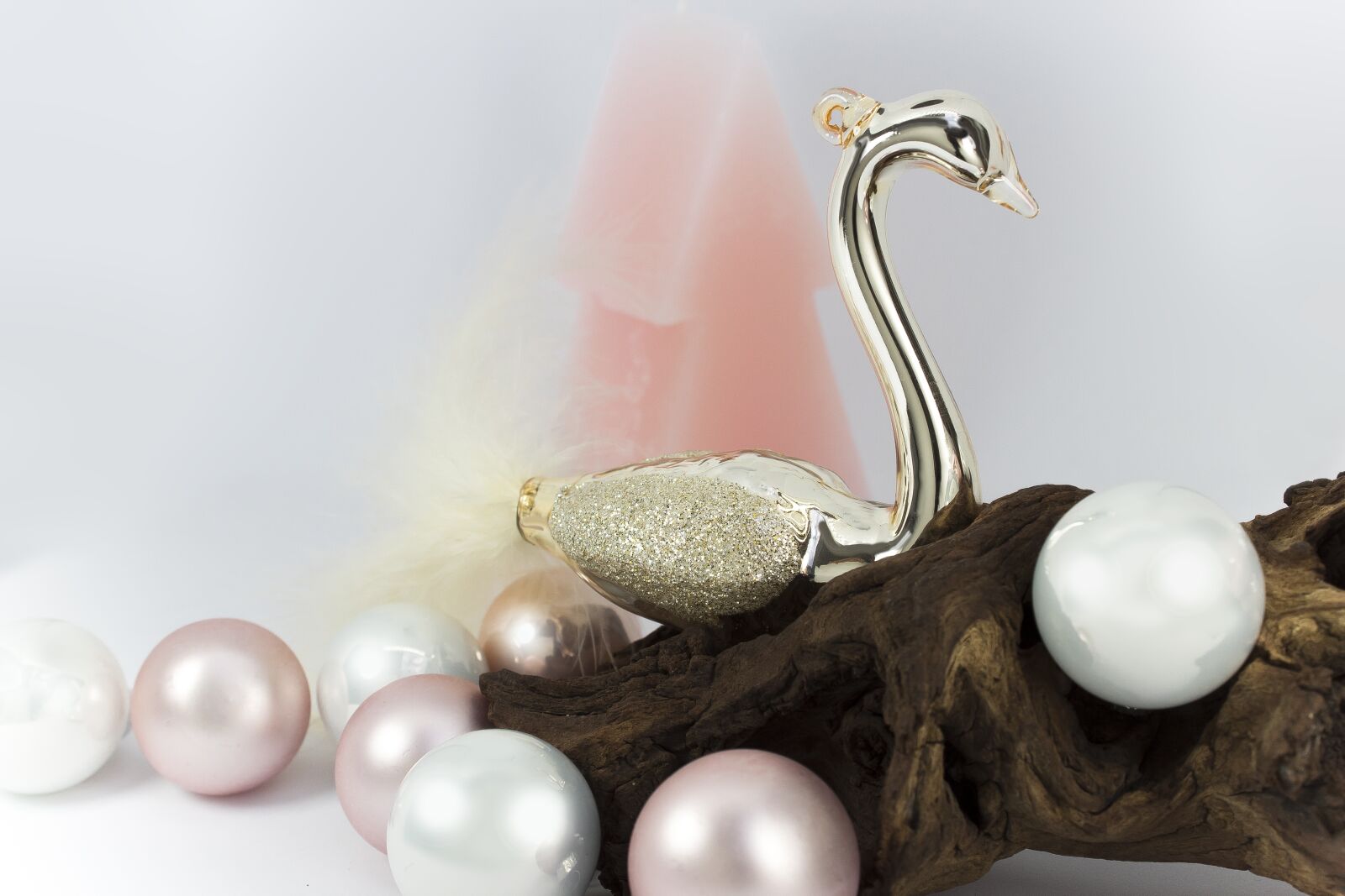 Canon EOS 1300D (EOS Rebel T6 / EOS Kiss X80) sample photo. Christmas ornament, swan, glass photography