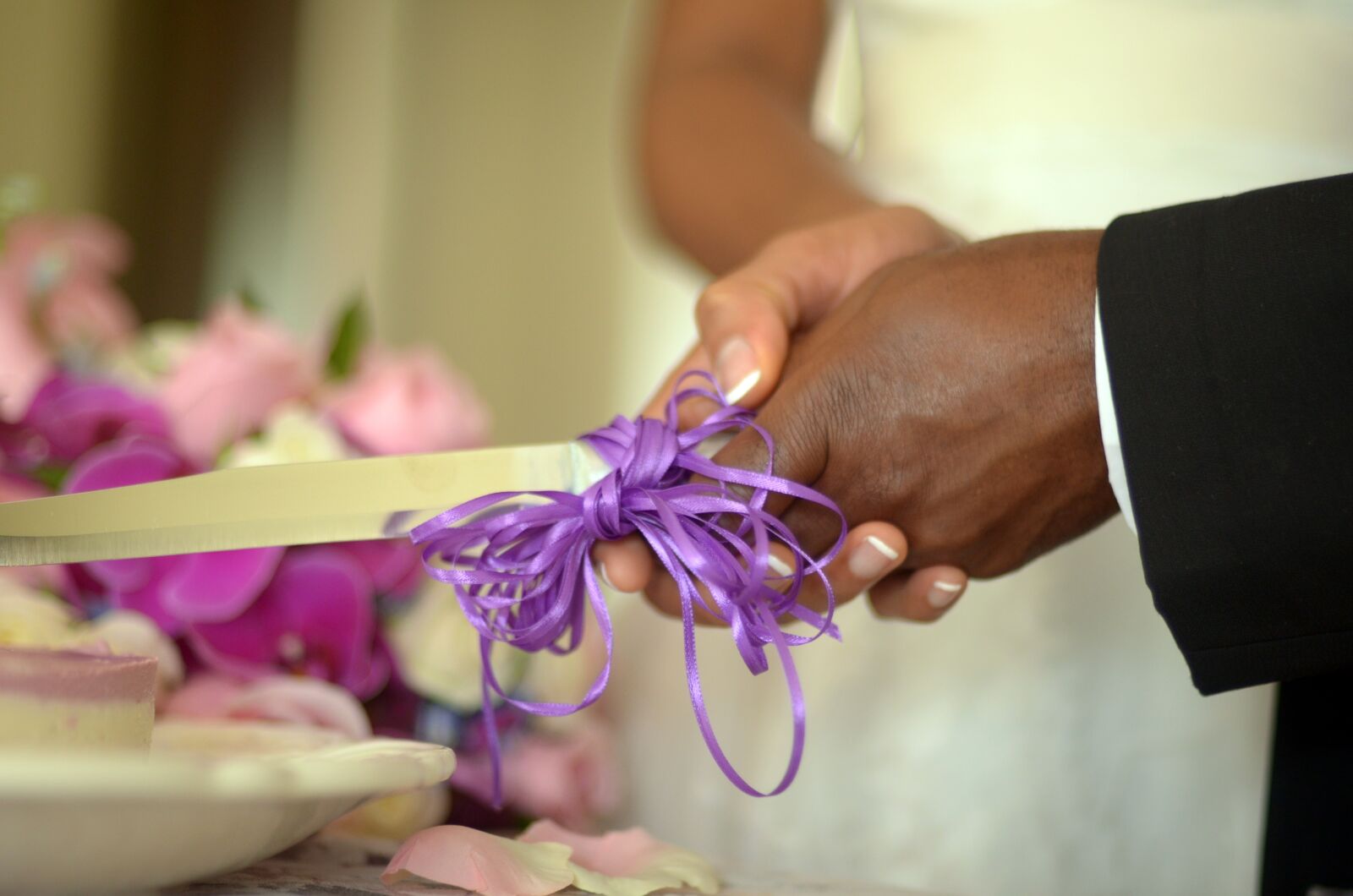Nikon D7000 sample photo. Closeup, flower, hand photography