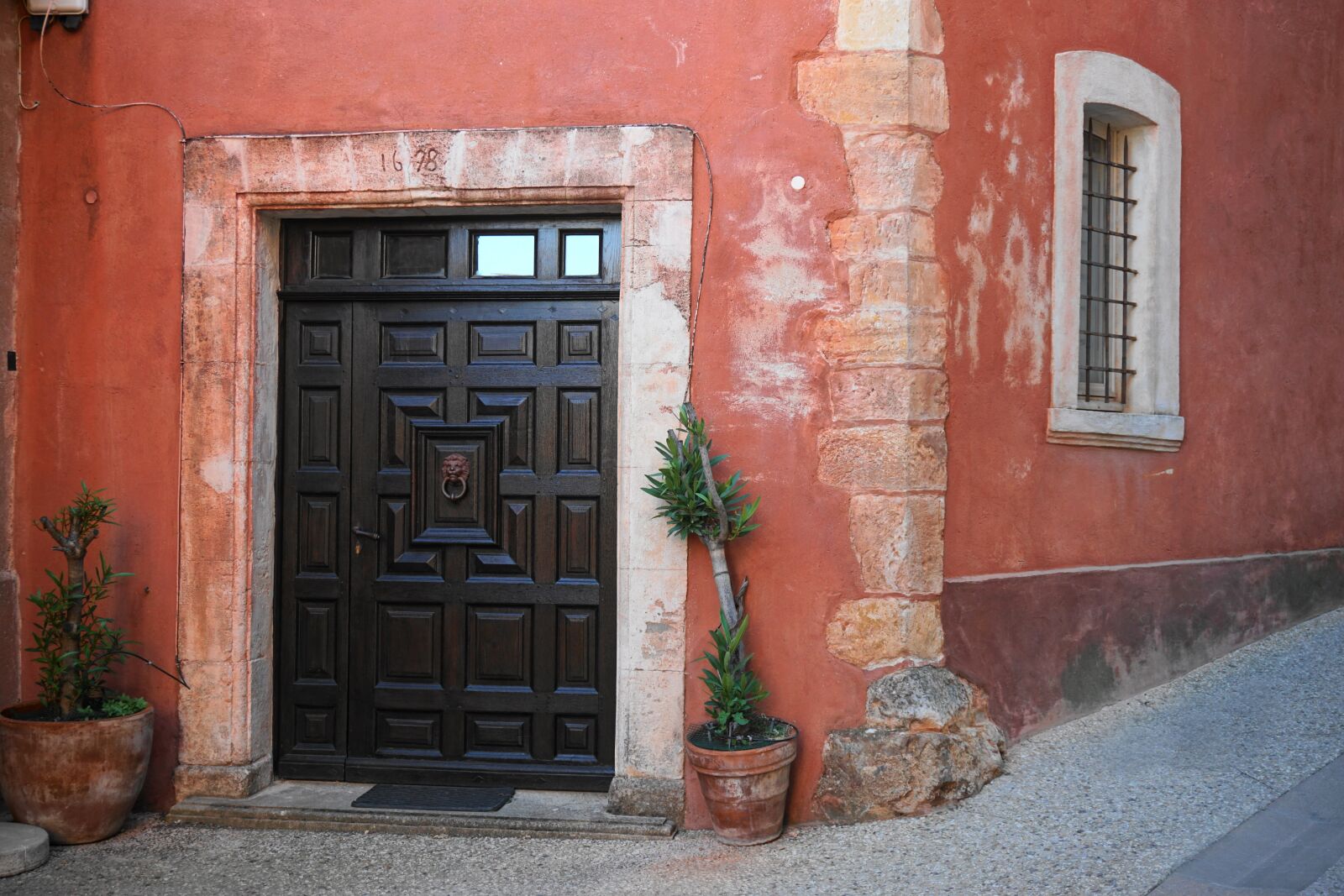 Sony E 16-50mm F3.5-5.6 PZ OSS sample photo. Door, input, house photography