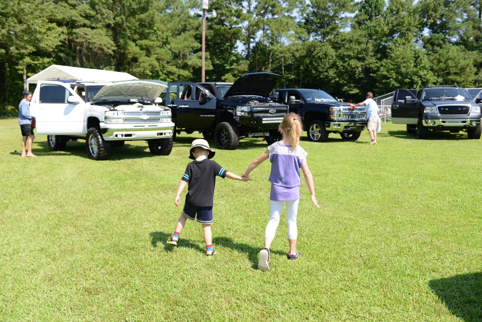 Nikon AF-S Nikkor 24-70mm F2.8G ED sample photo. Brother, holding, hands, kids photography