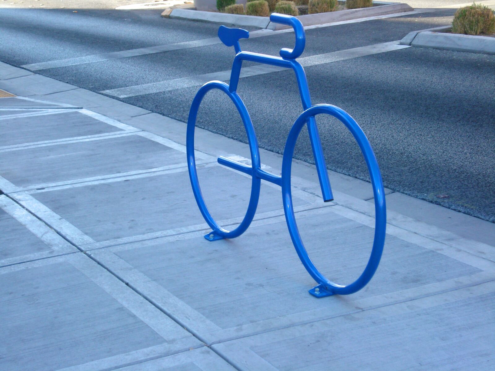Sony DSC-W55 sample photo. Bicycle, parking, place to photography