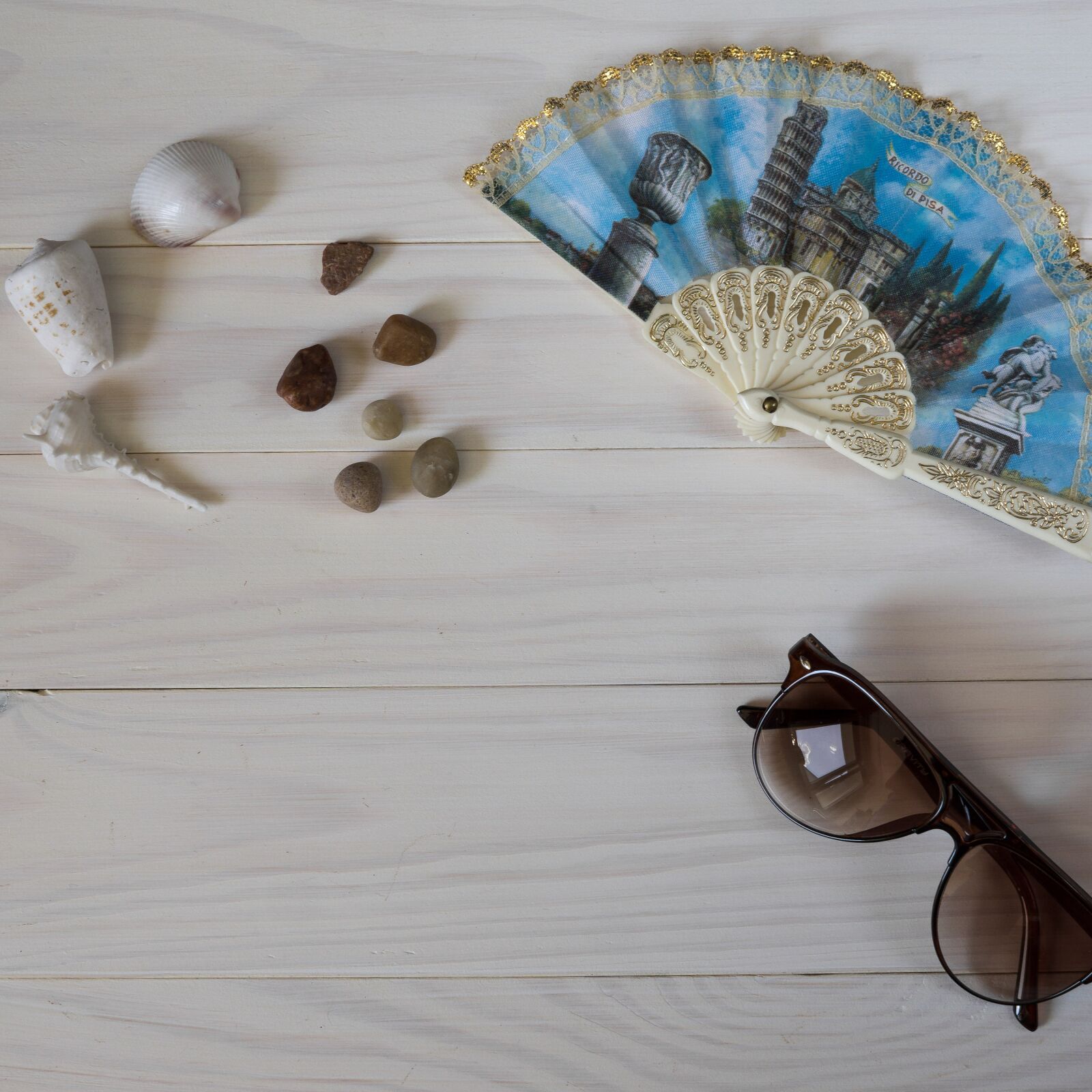 Sony a6000 + Sigma 30mm F2.8 EX DN sample photo. Summer, shells, pebbles photography