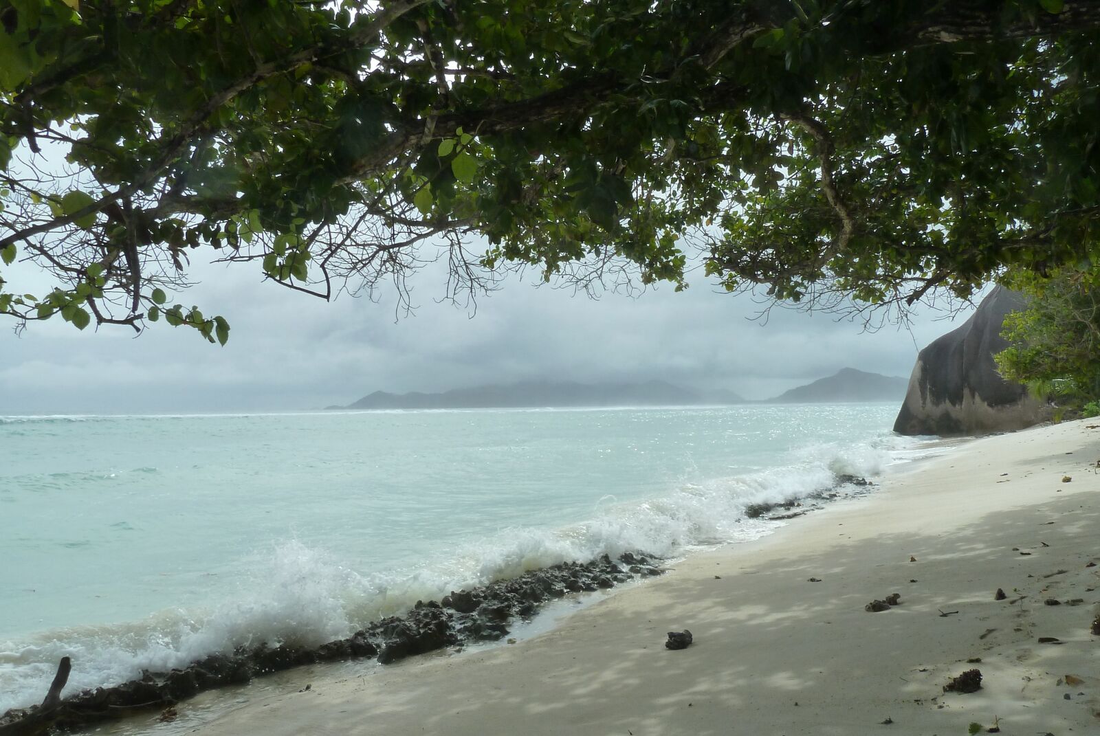 Panasonic Lumix DMC-ZS7 (Lumix DMC-TZ10) sample photo. Sand beach, lonely beach photography