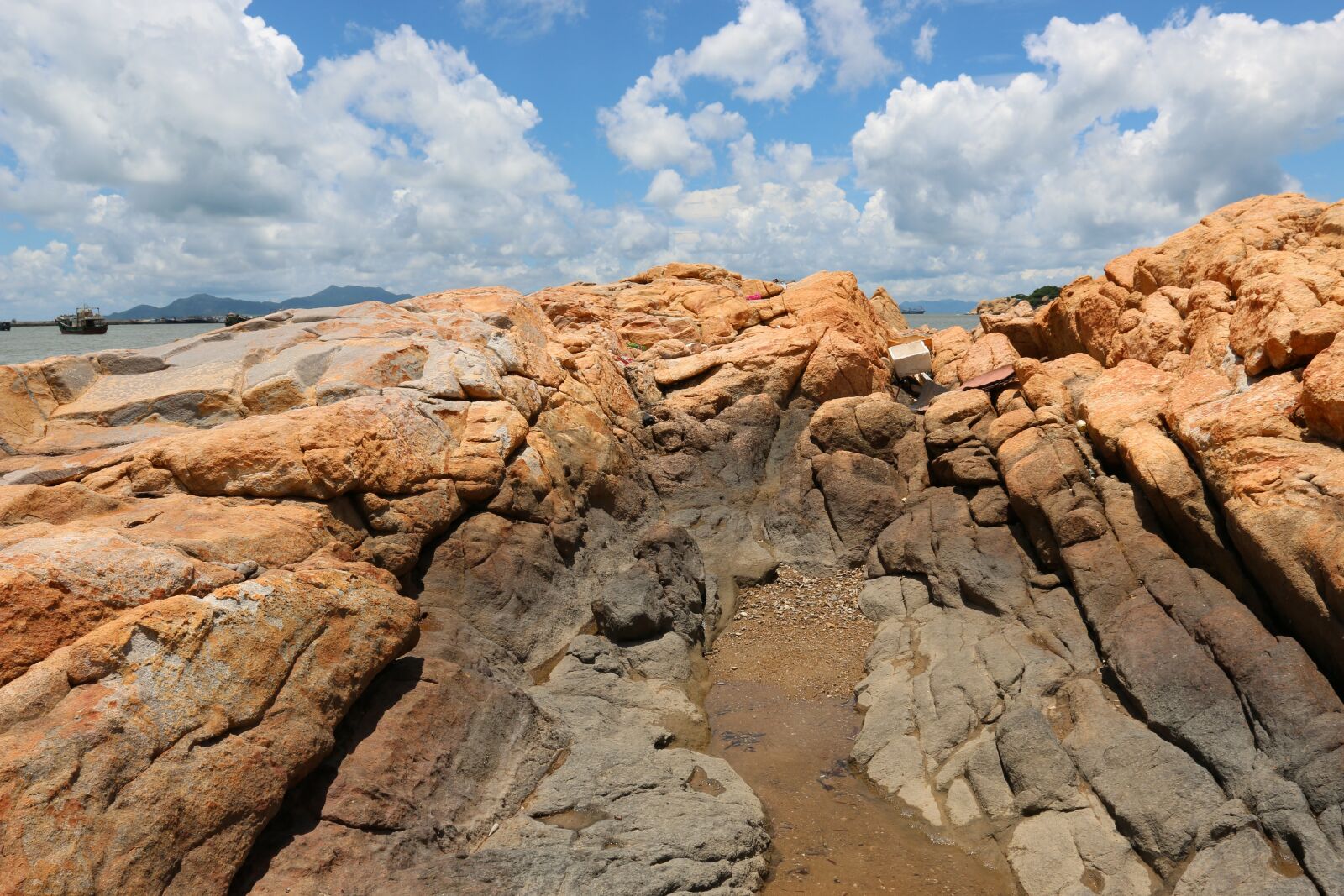 Canon EOS 70D + Canon EF 17-40mm F4L USM sample photo. Blue sky, white cloud photography