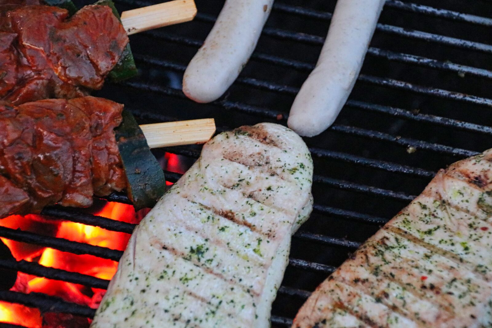 Canon EOS 80D sample photo. Barbecue, grilling, bratwurst photography