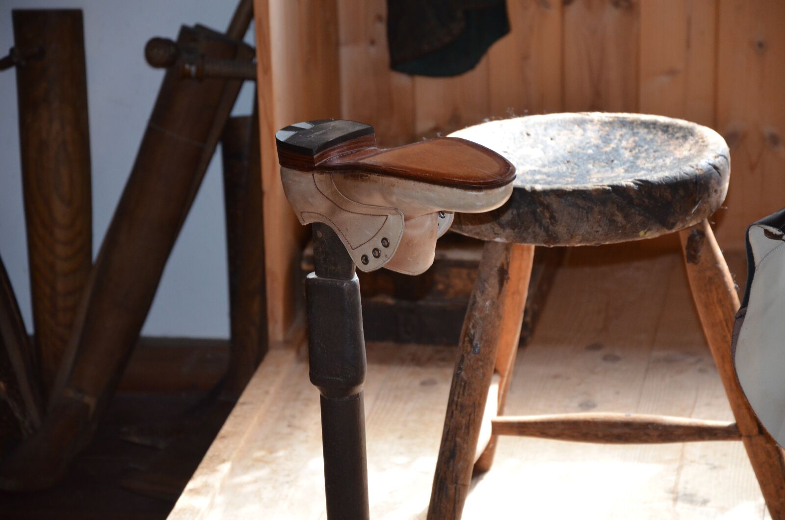 Nikon D5100 sample photo. Craft, shoemaker, shoe photography
