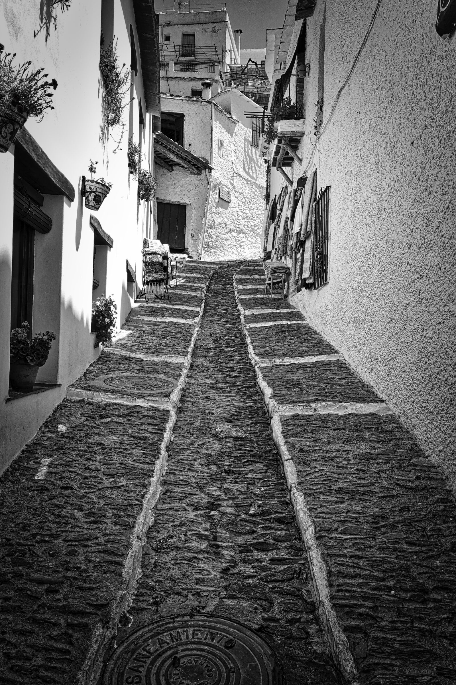 Sony Cyber-shot DSC-RX100 III sample photo. Alley, cobblestone, design photography