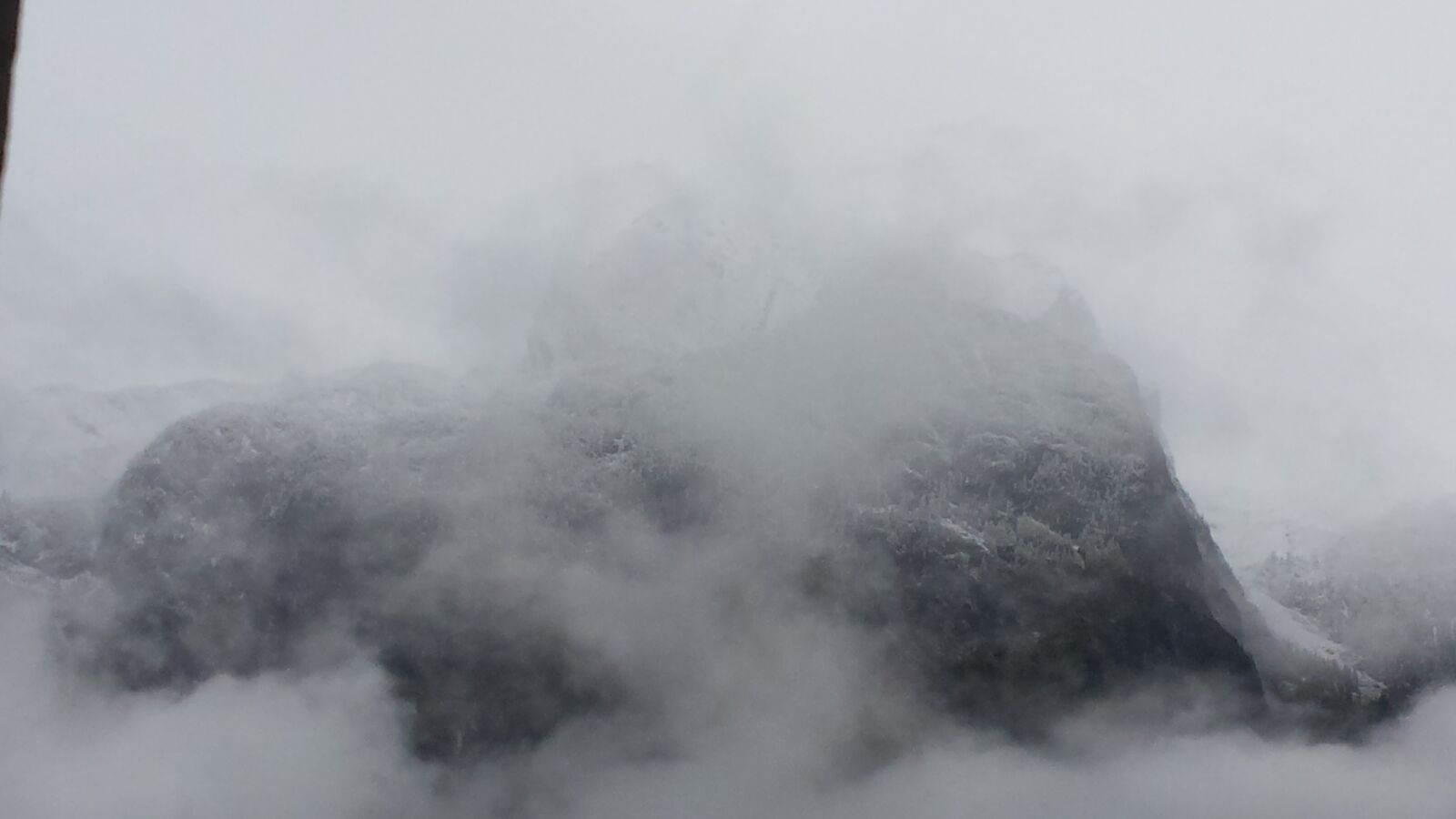 Samsung Galaxy S4 sample photo. Mountains, fog, sky photography