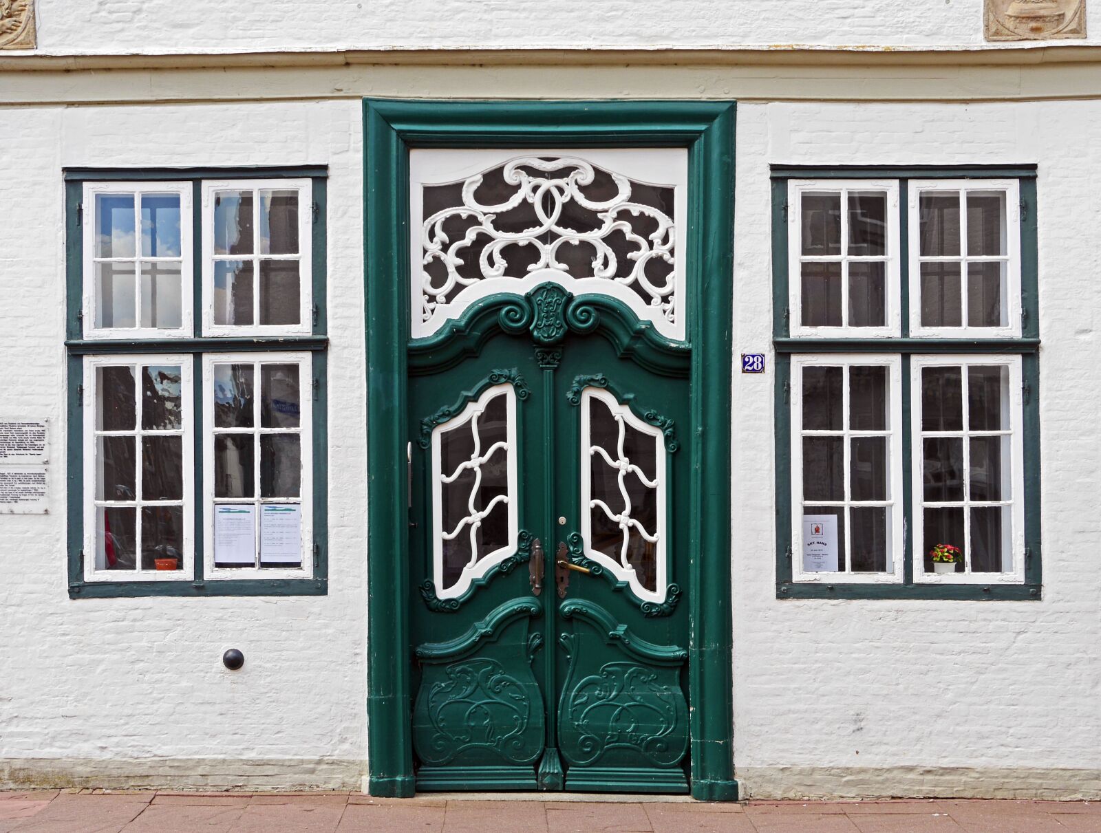 Panasonic Lumix DMC-GH3 sample photo. Front door, input, north photography
