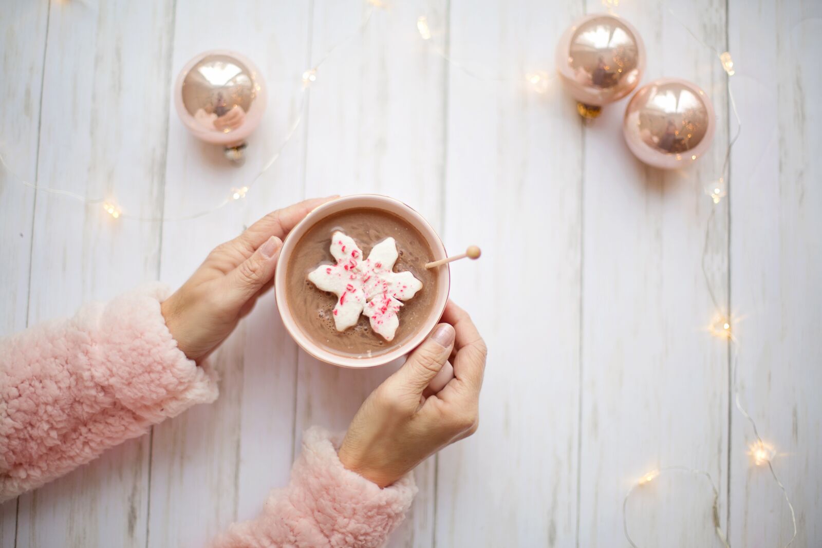 Canon EF 50mm F1.4 USM sample photo. Pink, christmas, hot chocolate photography
