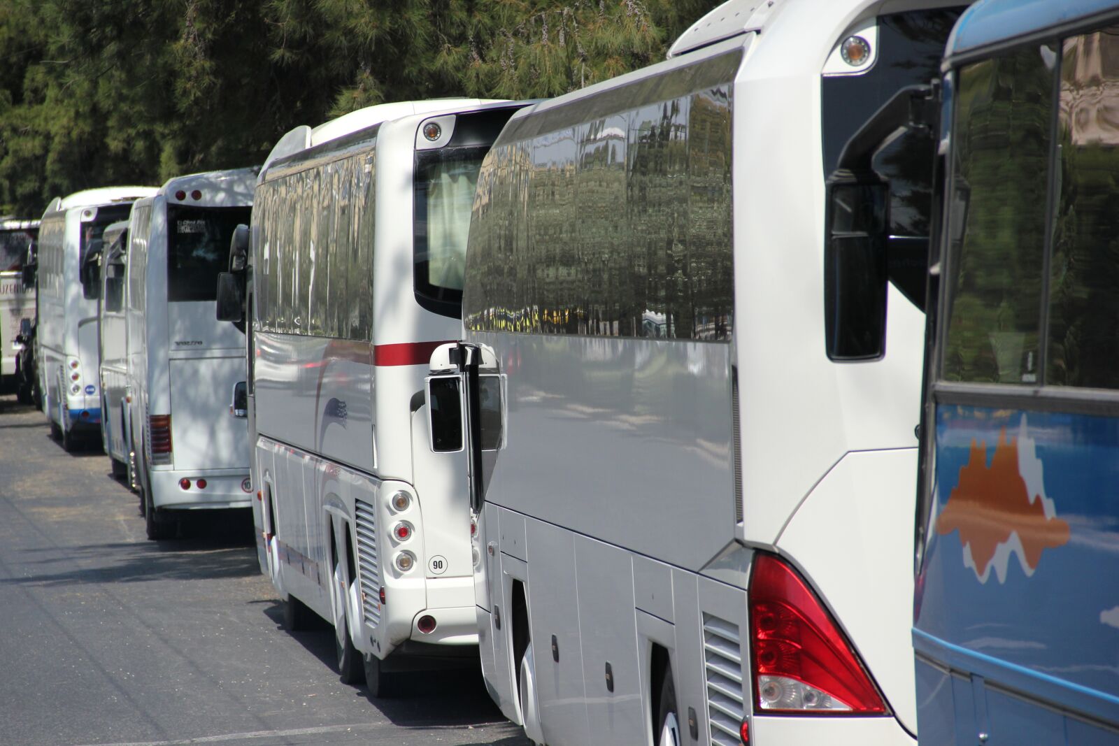 Canon EOS 550D (EOS Rebel T2i / EOS Kiss X4) sample photo. Athens, buses, traffic photography