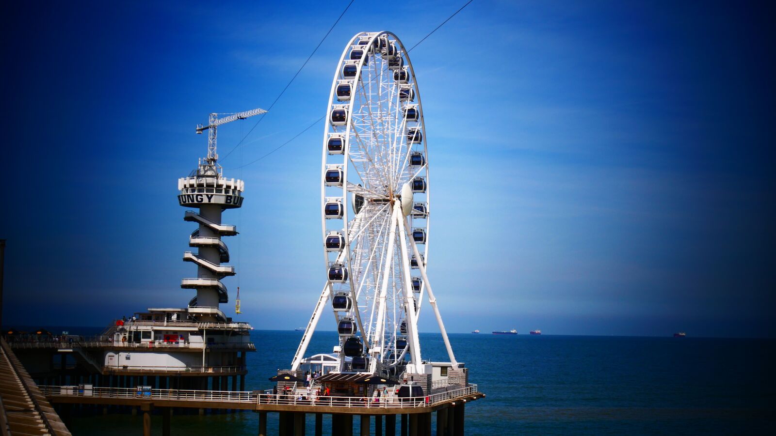 Panasonic Lumix DMC-G85 (Lumix DMC-G80) sample photo. Pier, ferris wheel, funfair photography