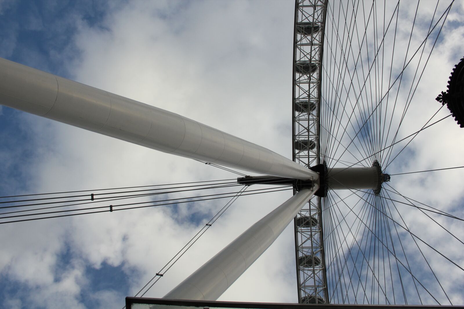 Canon EOS 550D (EOS Rebel T2i / EOS Kiss X4) sample photo. London eye, attraction, low photography