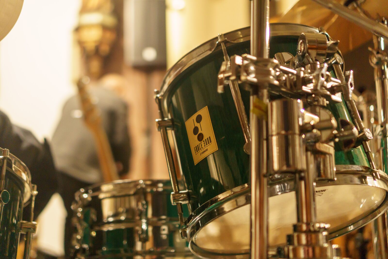 Sony a6000 + Sony E 35mm F1.8 OSS sample photo. Shalom choir, choir, drums photography