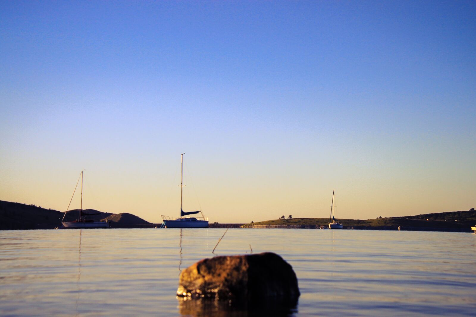 Canon EOS 500D (EOS Rebel T1i / EOS Kiss X3) sample photo. Carter lake colorado, sailboats photography